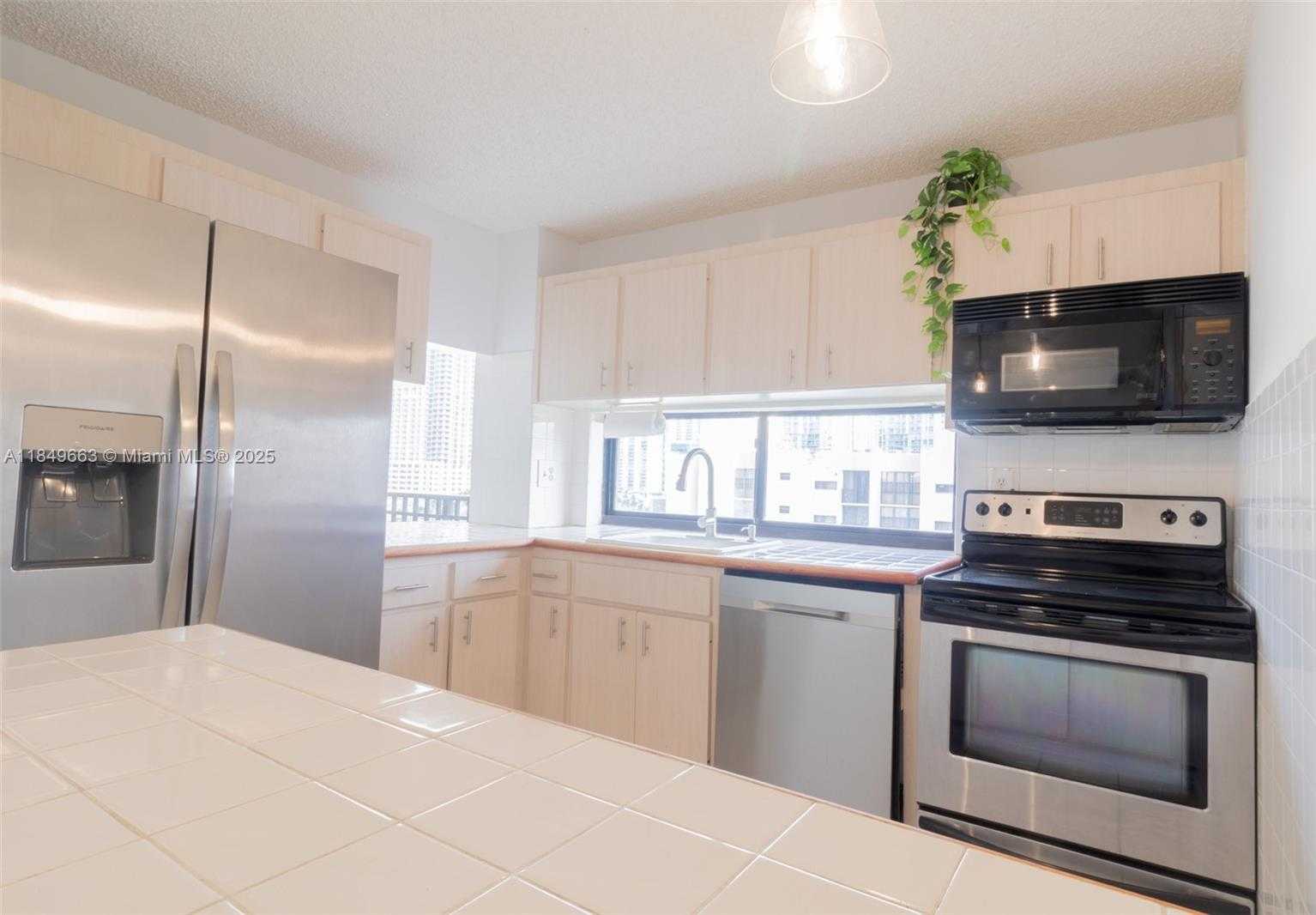 Small Image of 17021 NORTH BAY RD #1027, Sunny Isles Beach Number 20