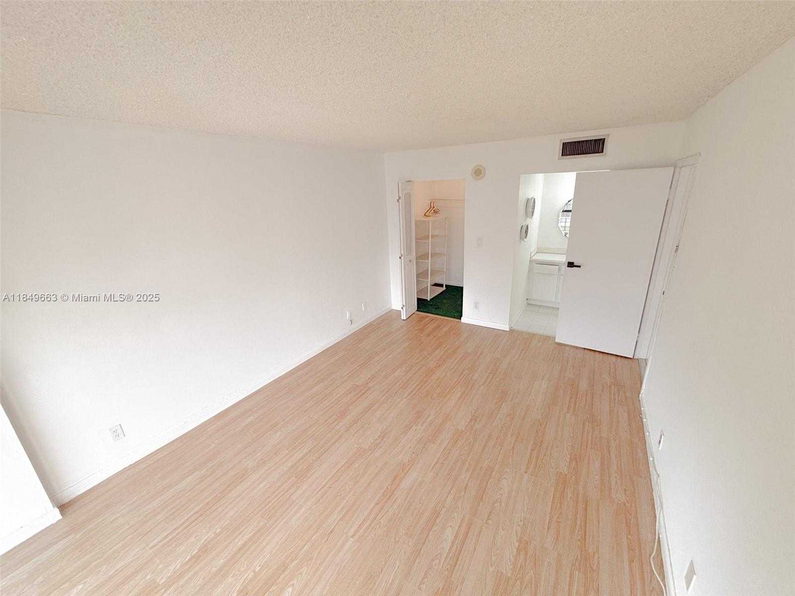 Small Image of 17021 NORTH BAY RD #1027, Sunny Isles Beach Number 25