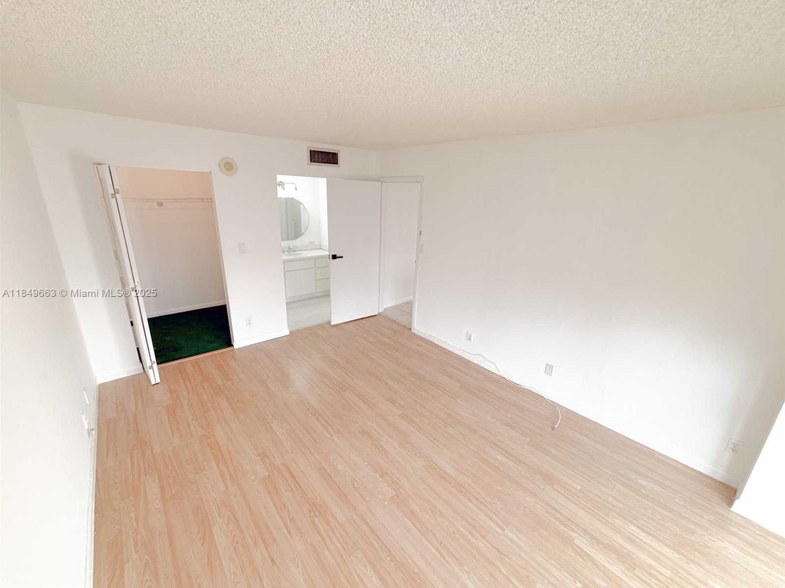 Small Image of 17021 NORTH BAY RD #1027, Sunny Isles Beach Number 26