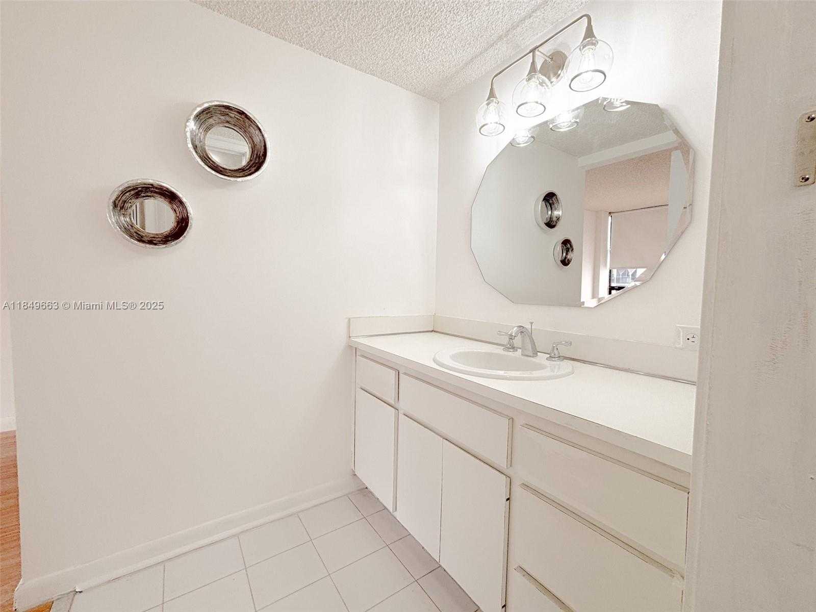 Small Image of 17021 NORTH BAY RD #1027, Sunny Isles Beach Number 31