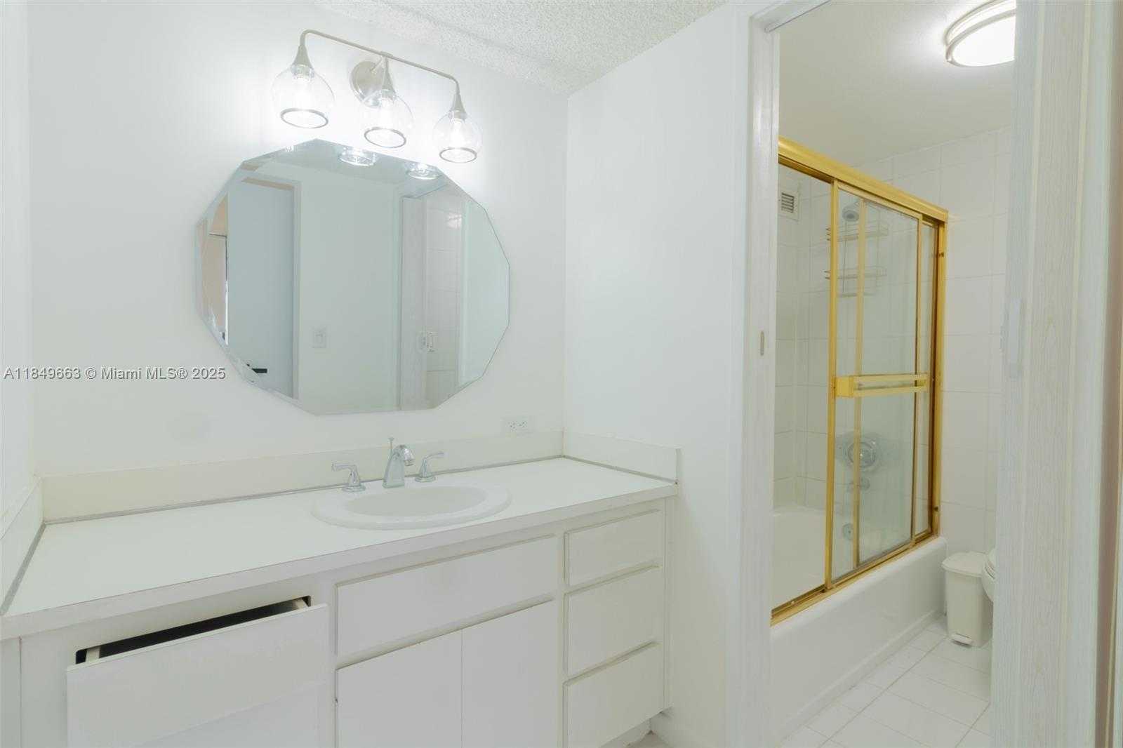 Small Image of 17021 NORTH BAY RD #1027, Sunny Isles Beach Number 34