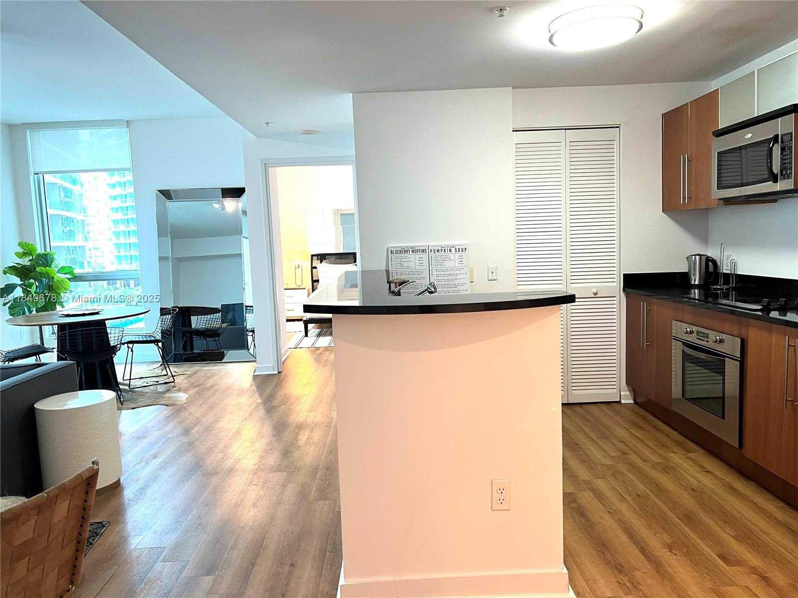 Small Image of 300 SOUTH BISCAYNE BLVD #T-1602, Miami Number 10