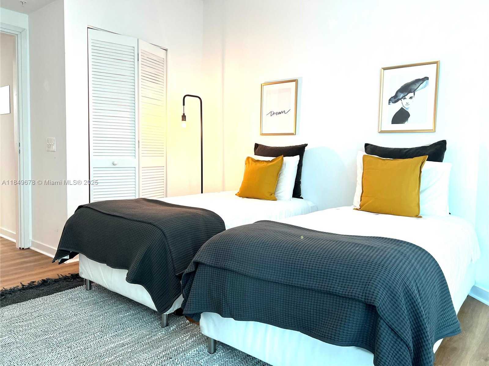 Small Image of 300 SOUTH BISCAYNE BLVD #T-1602, Miami Number 12