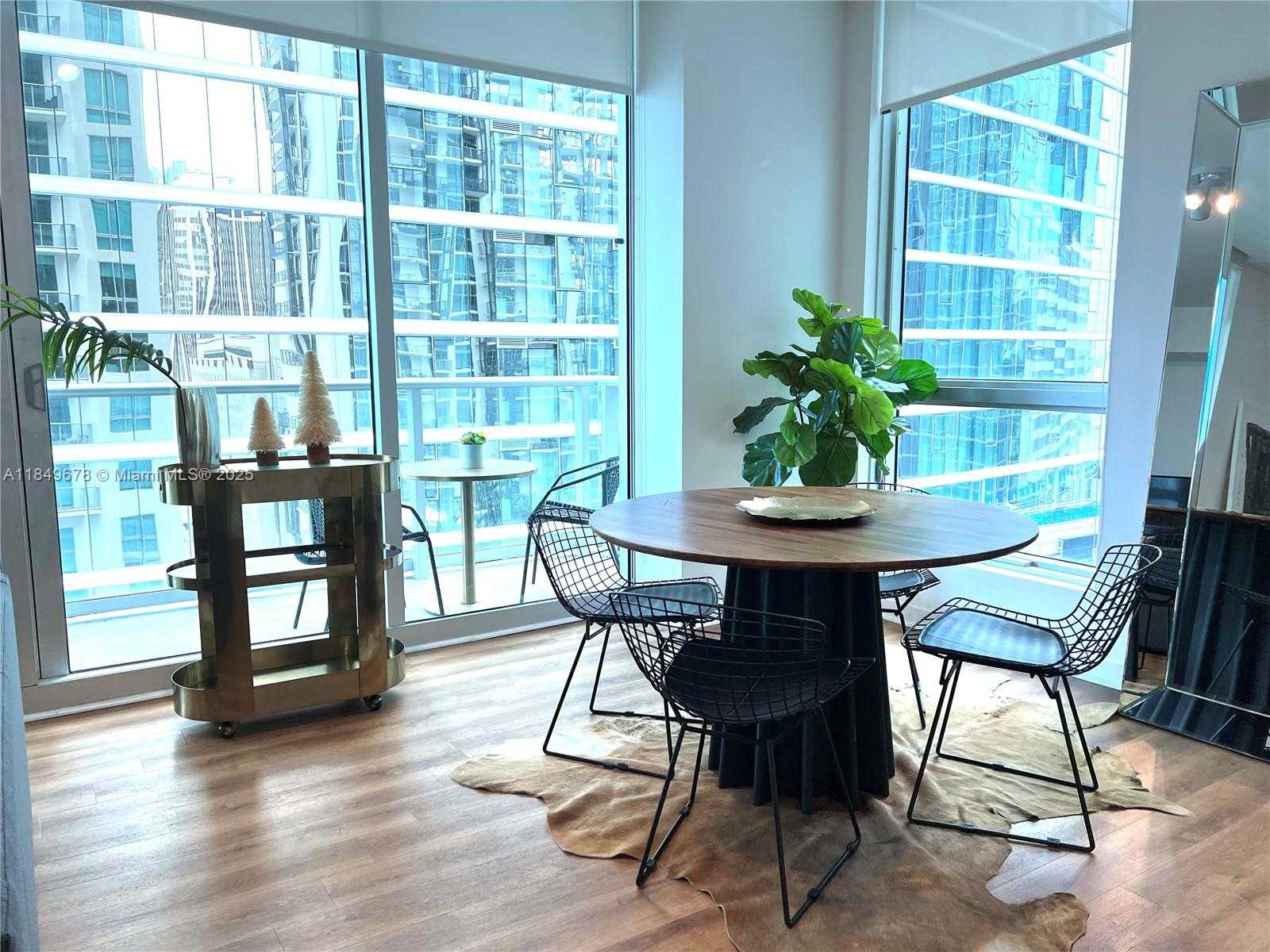 Small Image of 300 SOUTH BISCAYNE BLVD #T-1602, Miami Number 4