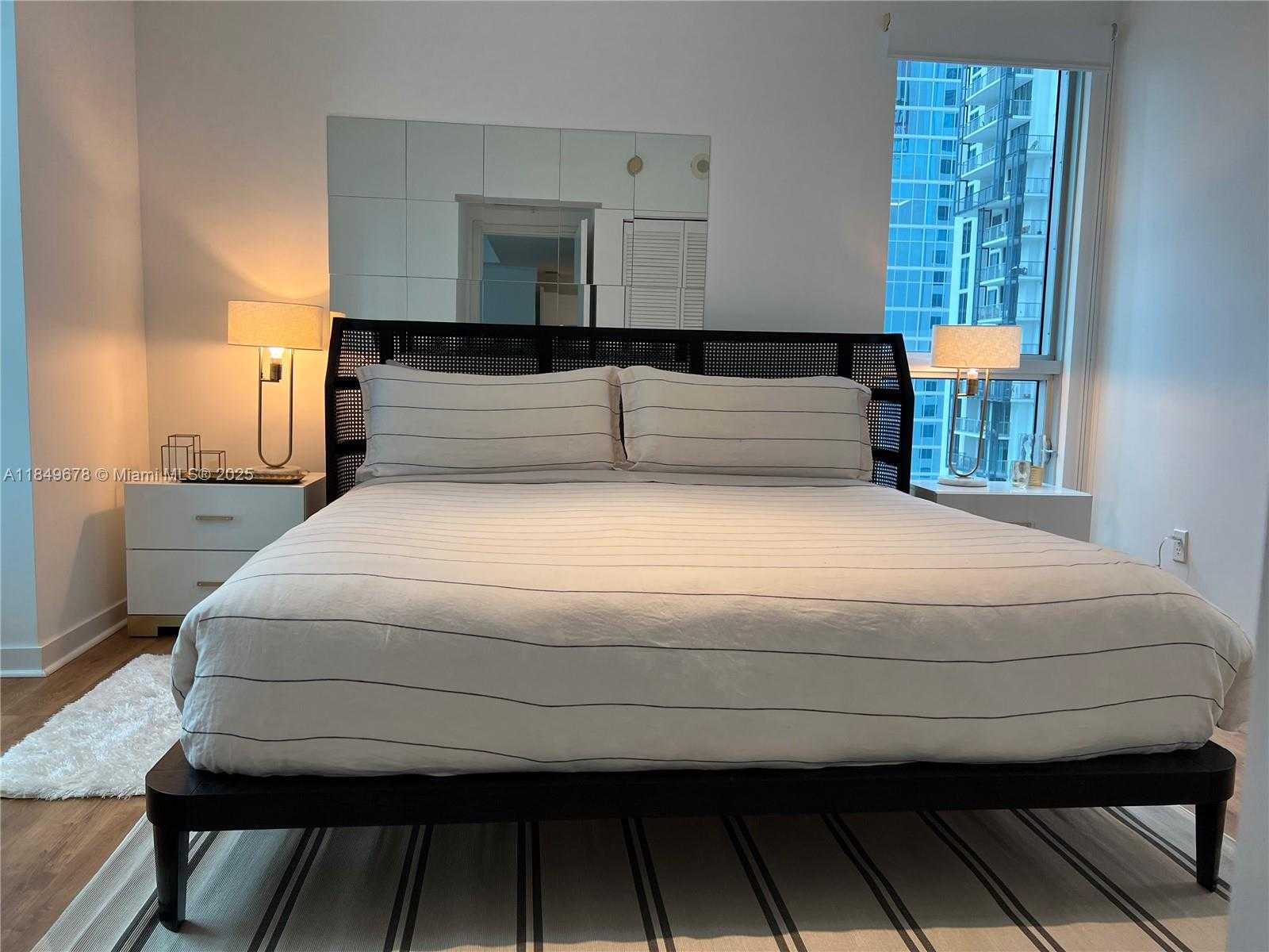 Small Image of 300 SOUTH BISCAYNE BLVD #T-1602, Miami Number 7