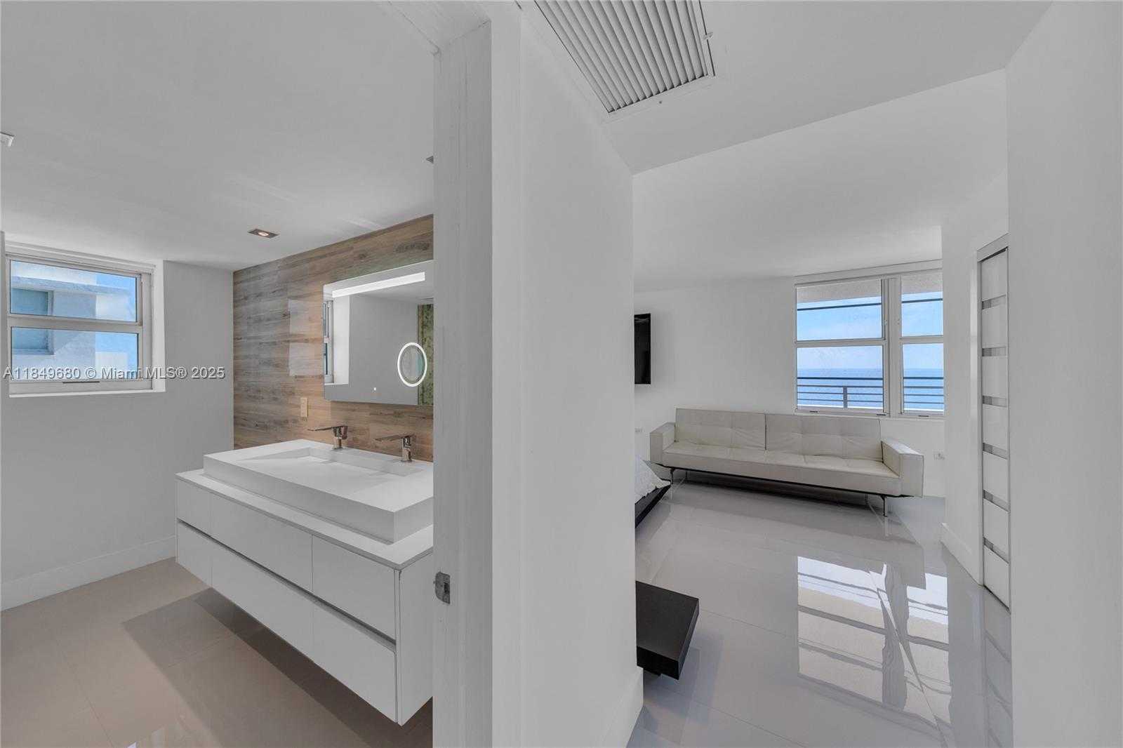 Small Image of 5555 COLLINS AVE #11D, Miami Beach Number 19