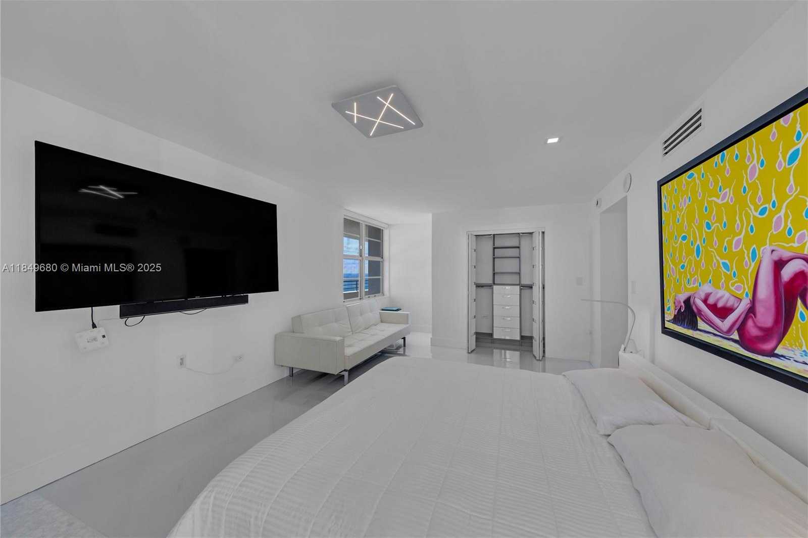 Small Image of 5555 COLLINS AVE #11D, Miami Beach Number 21