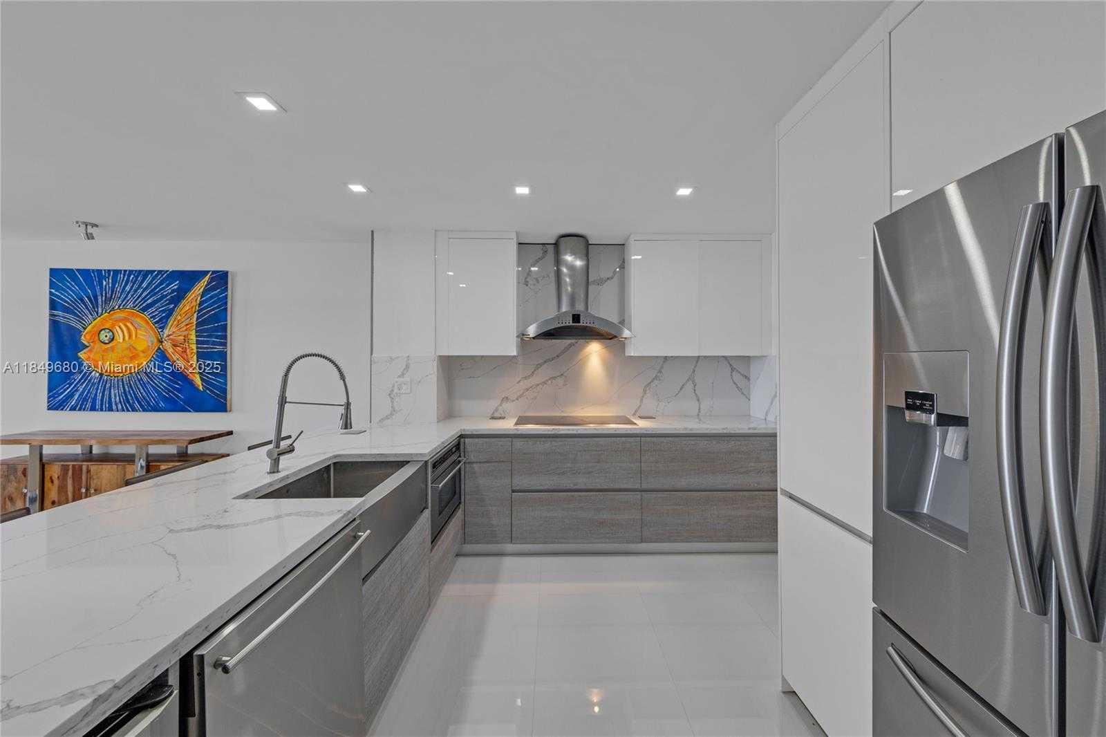Small Image of 5555 COLLINS AVE #11D, Miami Beach Number 22