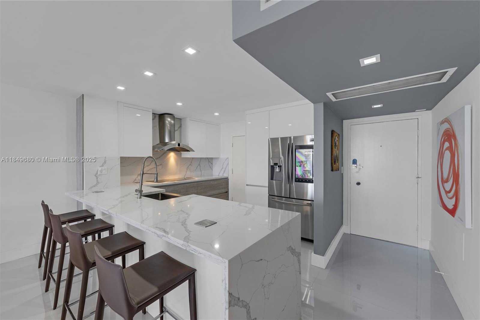 Small Image of 5555 COLLINS AVE #11D, Miami Beach Number 24
