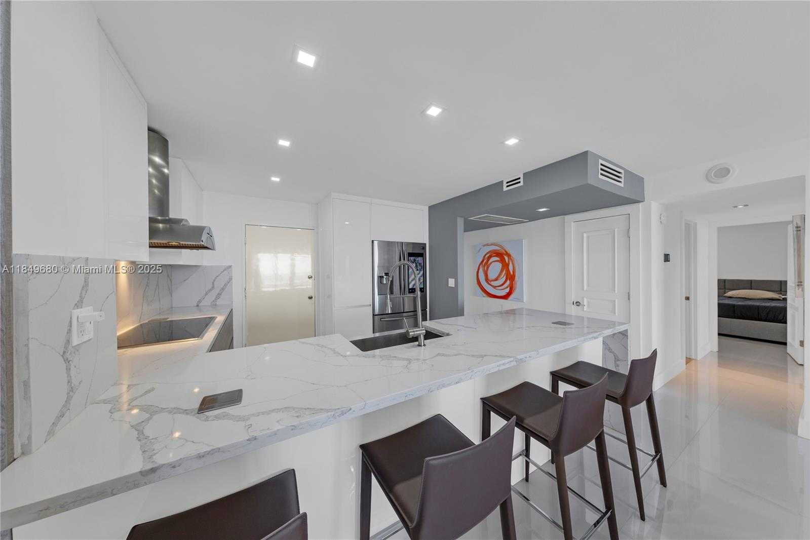 Small Image of 5555 COLLINS AVE #11D, Miami Beach Number 25