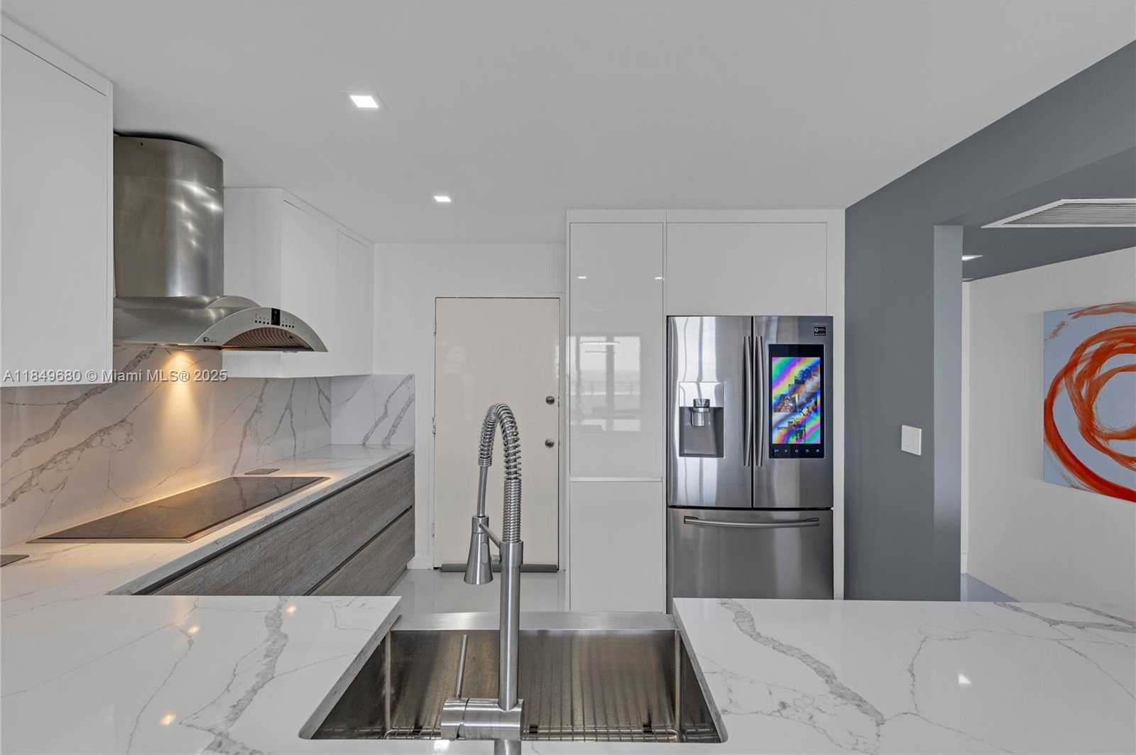 Small Image of 5555 COLLINS AVE #11D, Miami Beach Number 26