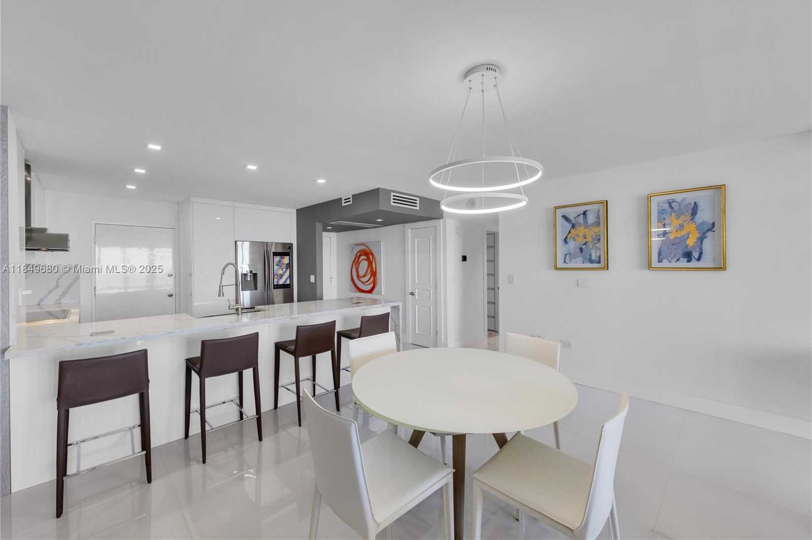 Small Image of 5555 COLLINS AVE #11D, Miami Beach Number 30