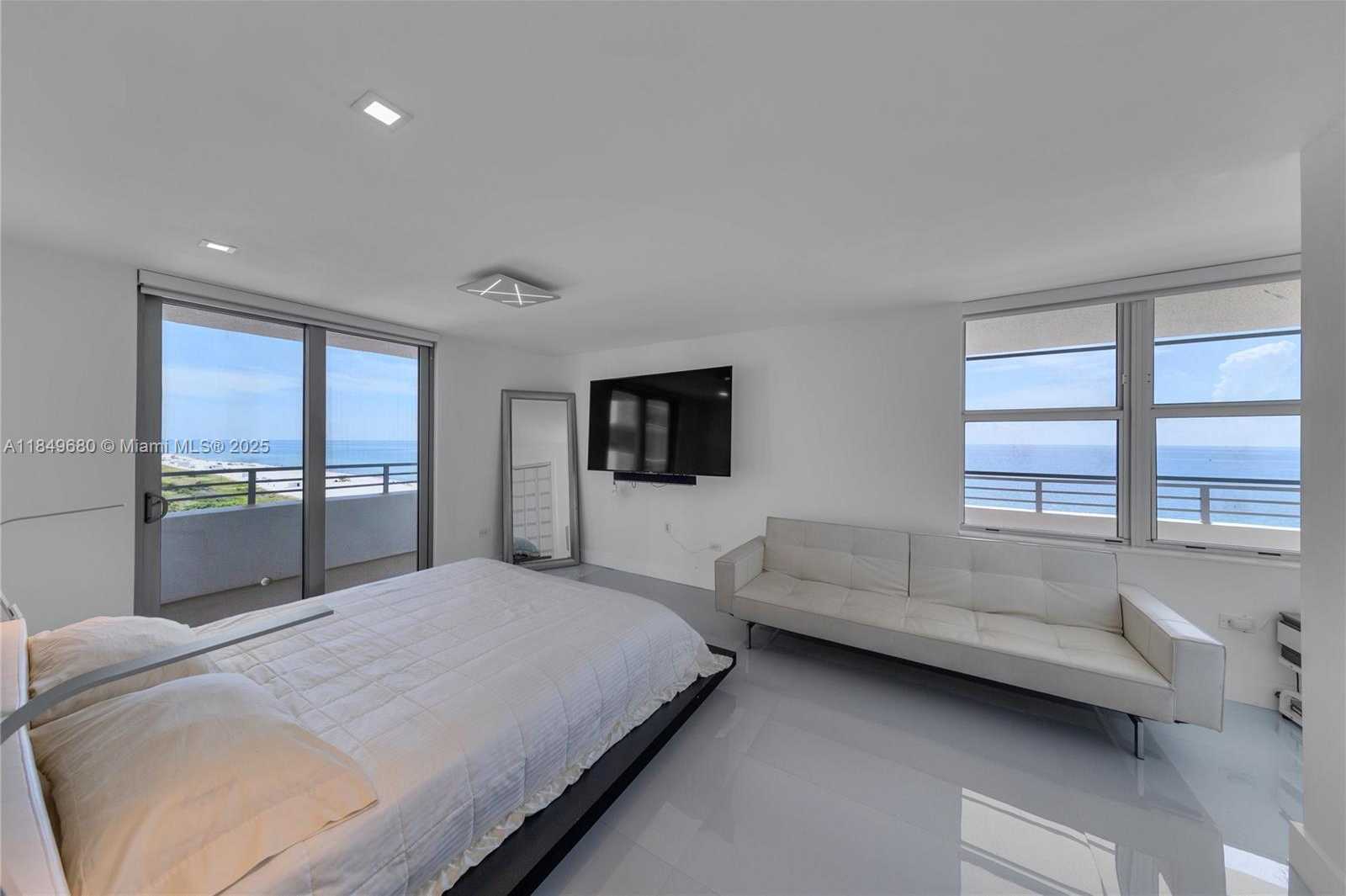 Small Image of 5555 COLLINS AVE #11D, Miami Beach Number 7