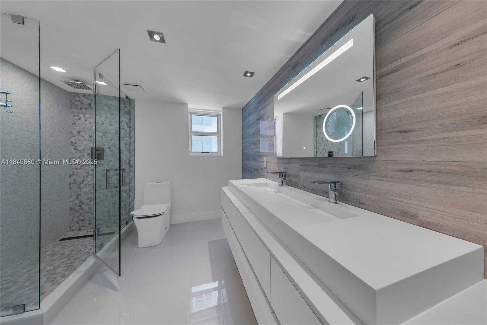 Small Image of 5555 COLLINS AVE #11D, Miami Beach Number 9