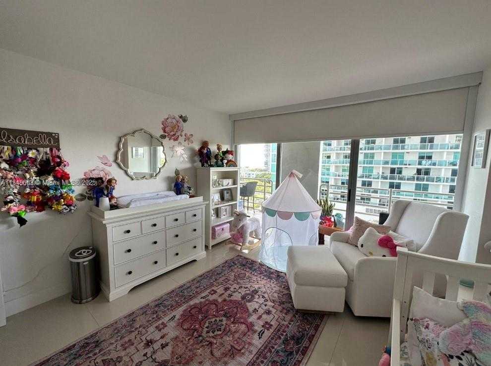 Small Image of 2025 BRICKELL AVE #1003, Miami Number 12