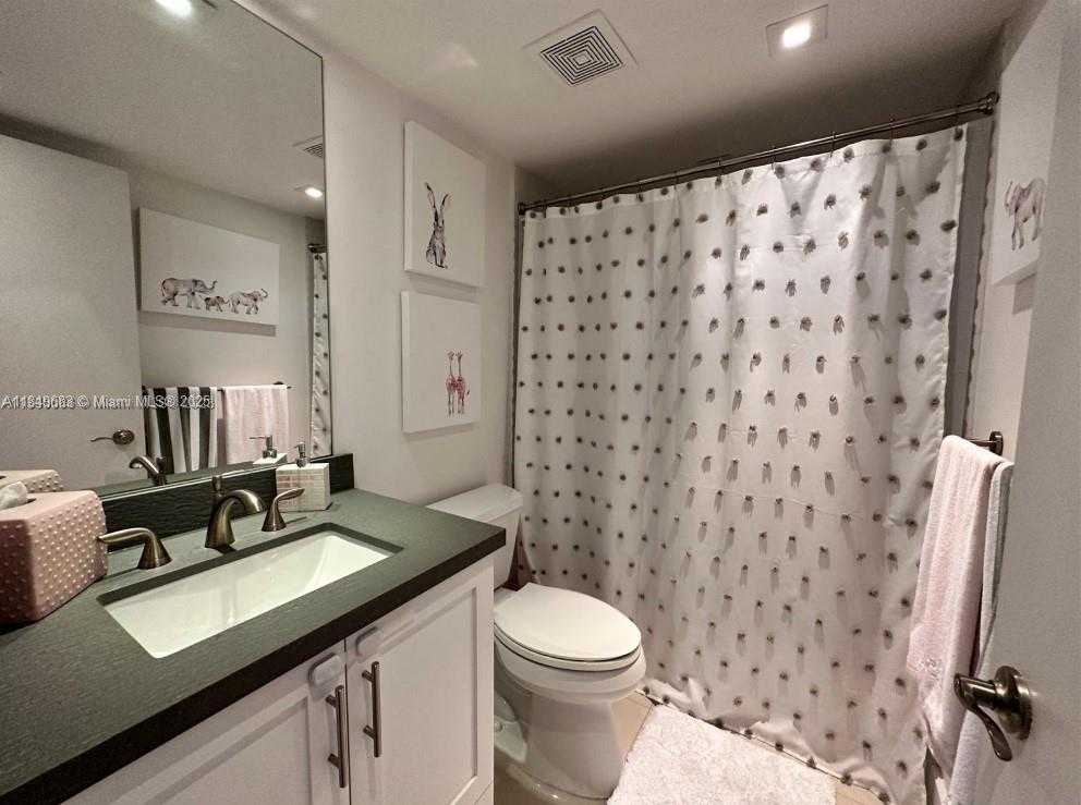 Small Image of 2025 BRICKELL AVE #1003, Miami Number 13