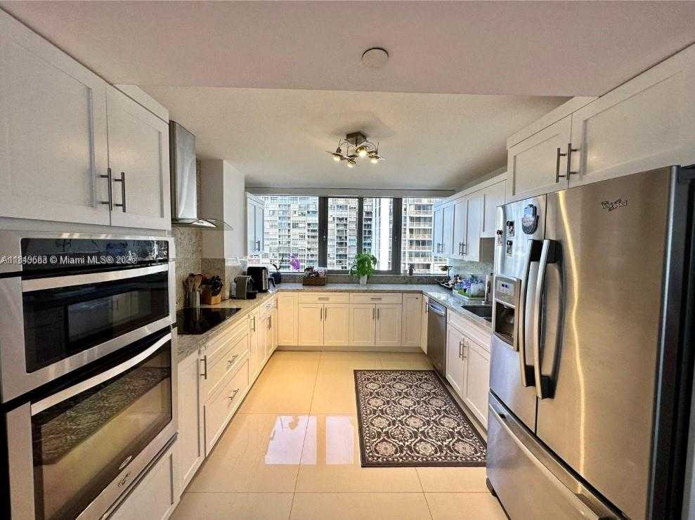Small Image of 2025 BRICKELL AVE #1003, Miami Number 4