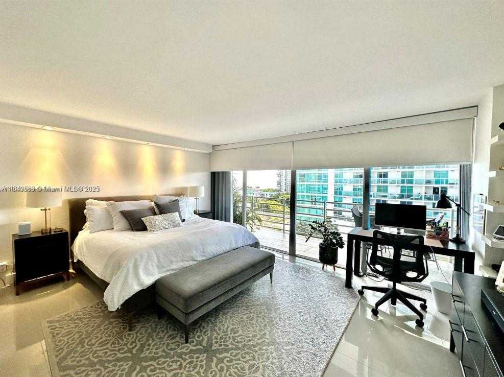 Small Image of 2025 BRICKELL AVE #1003, Miami Number 7