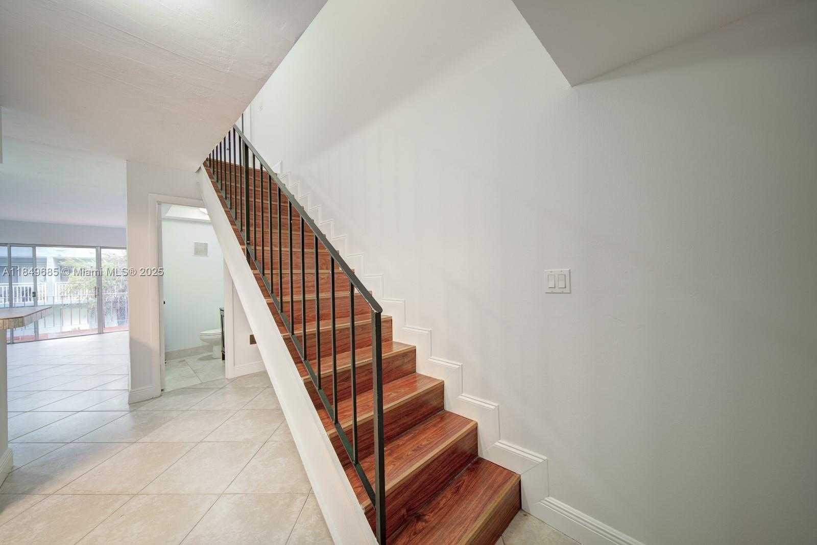 Small Image of 9371 FONTAINEBLEAU BLVD #I227, Miami Number 11