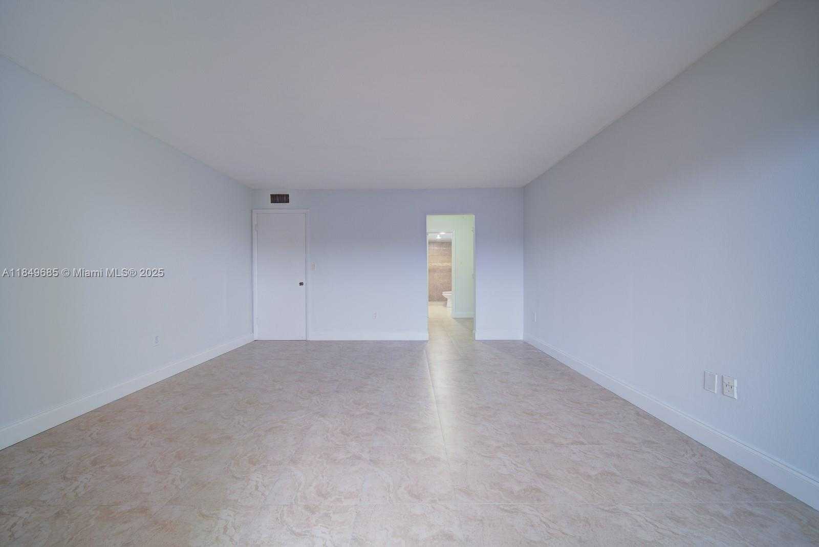 Small Image of 9371 FONTAINEBLEAU BLVD #I227, Miami Number 18