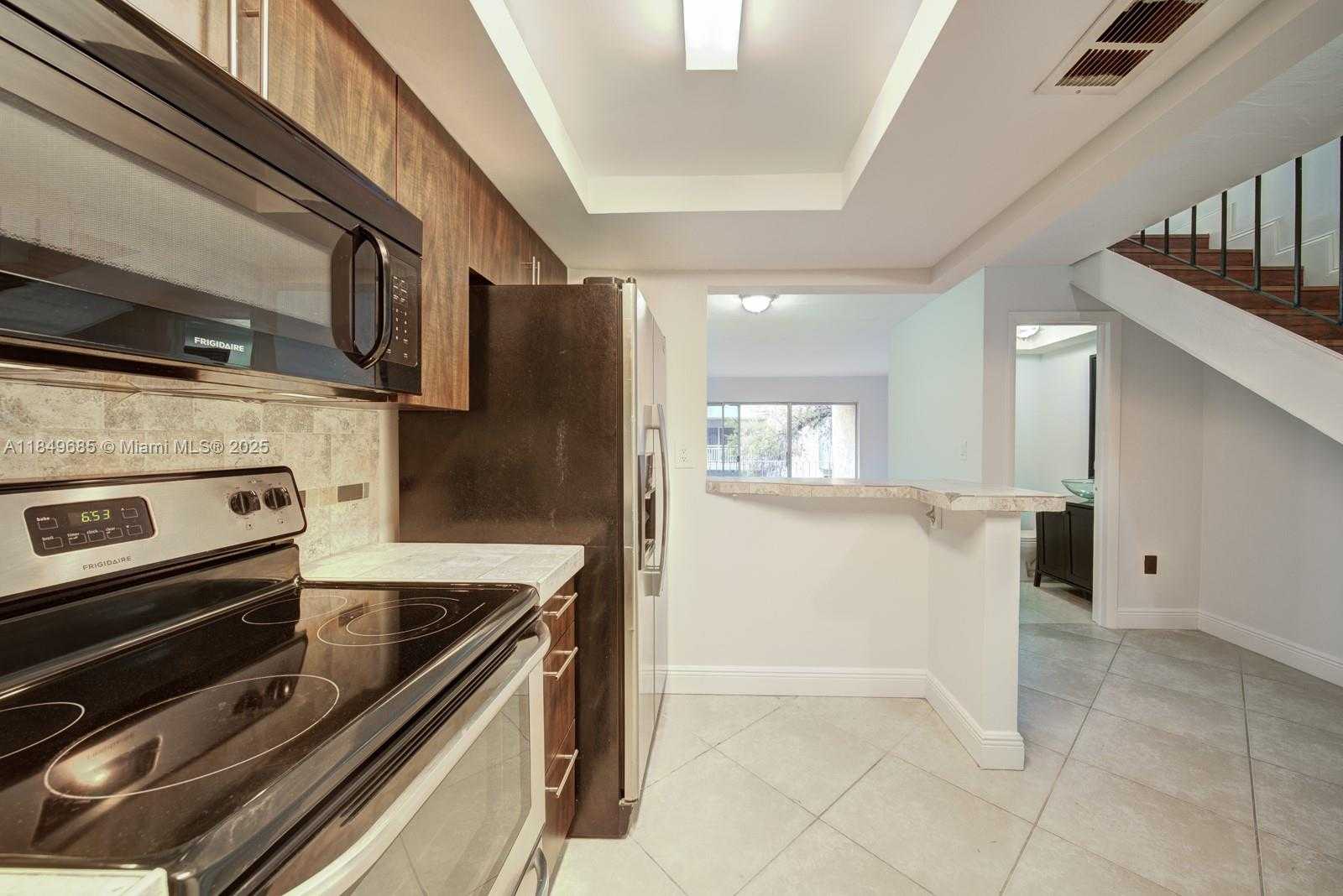 Small Image of 9371 FONTAINEBLEAU BLVD #I227, Miami Number 2