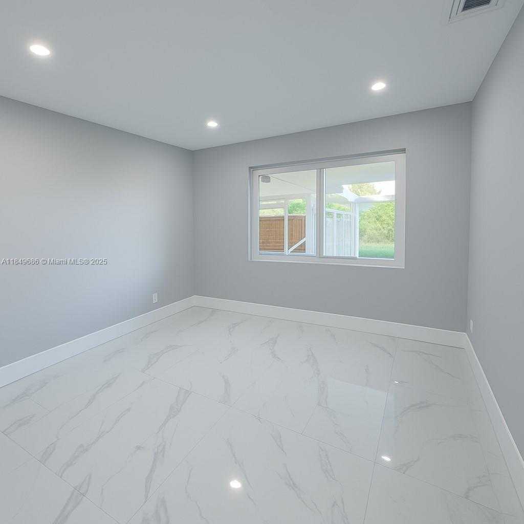 Small Image of 6828 SOUTH WEST 5TH ST, Pembroke Pines Number 10