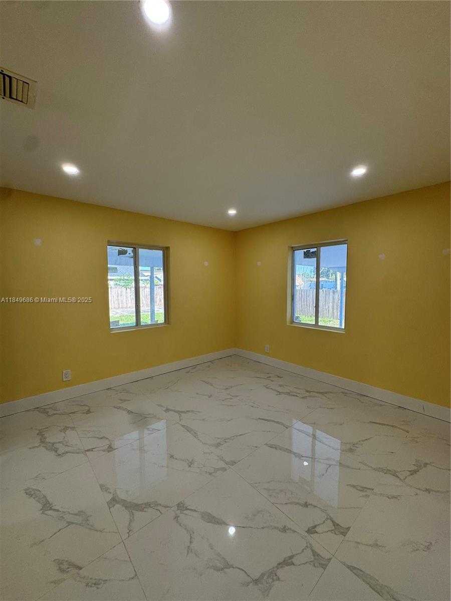 Small Image of 6828 SOUTH WEST 5TH ST, Pembroke Pines Number 12