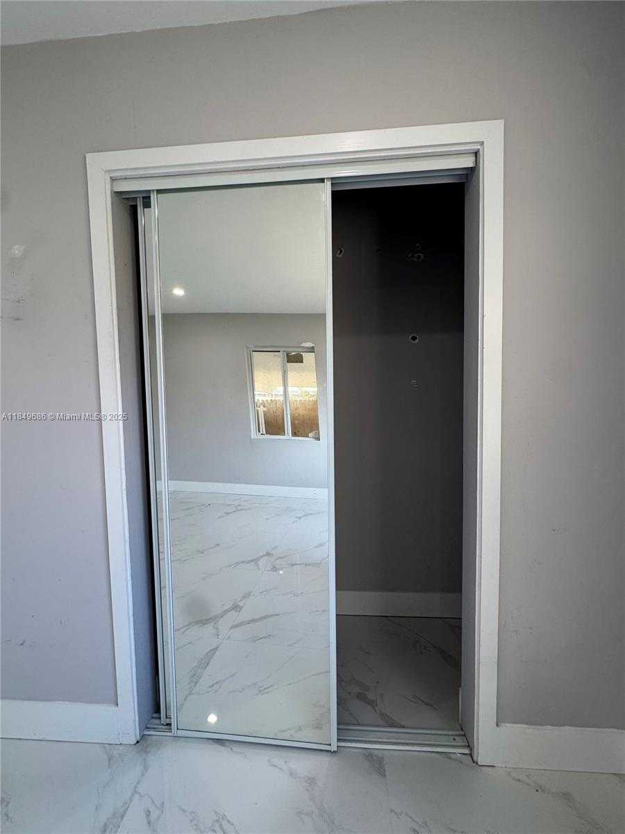 Small Image of 6828 SOUTH WEST 5TH ST, Pembroke Pines Number 13