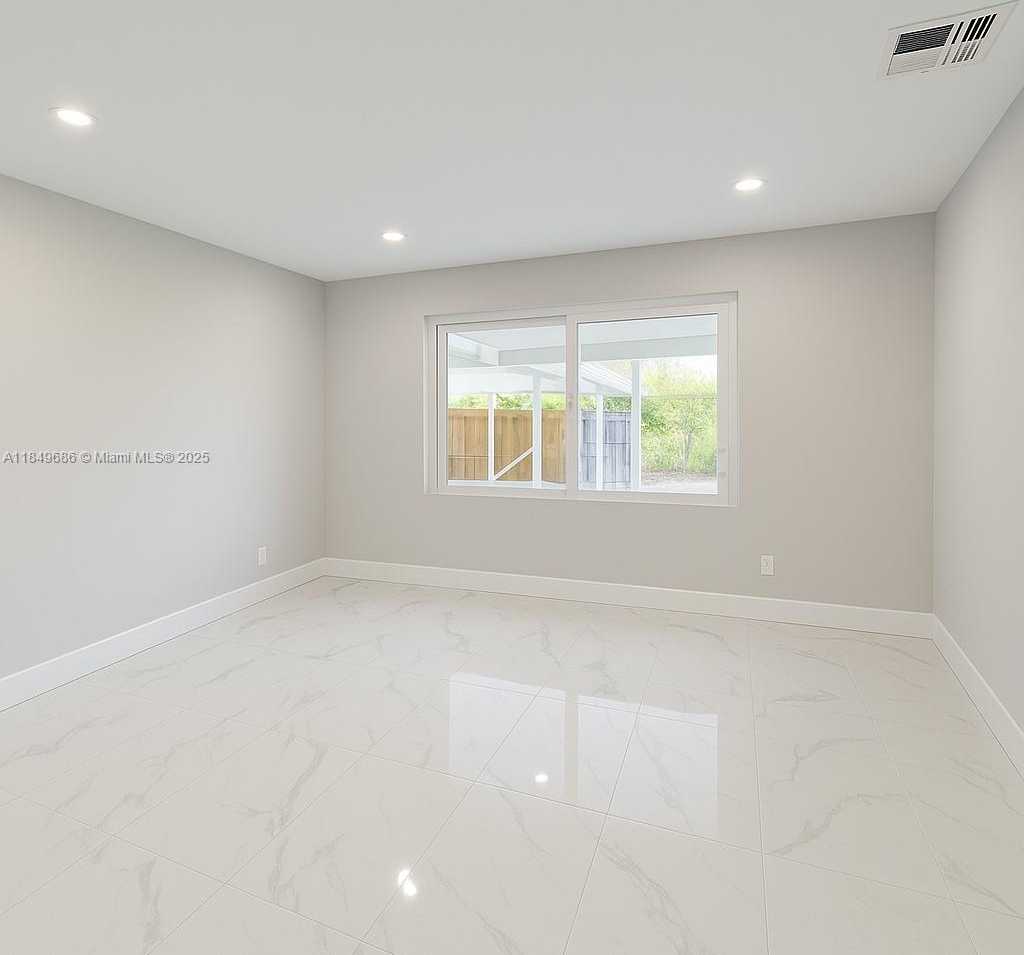 Small Image of 6828 SOUTH WEST 5TH ST, Pembroke Pines Number 14