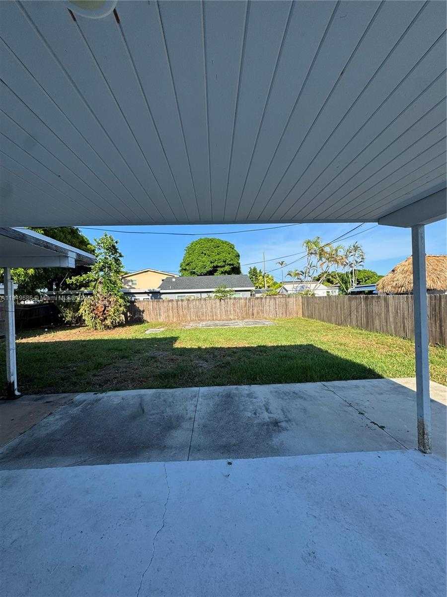 Small Image of 6828 SOUTH WEST 5TH ST, Pembroke Pines Number 3