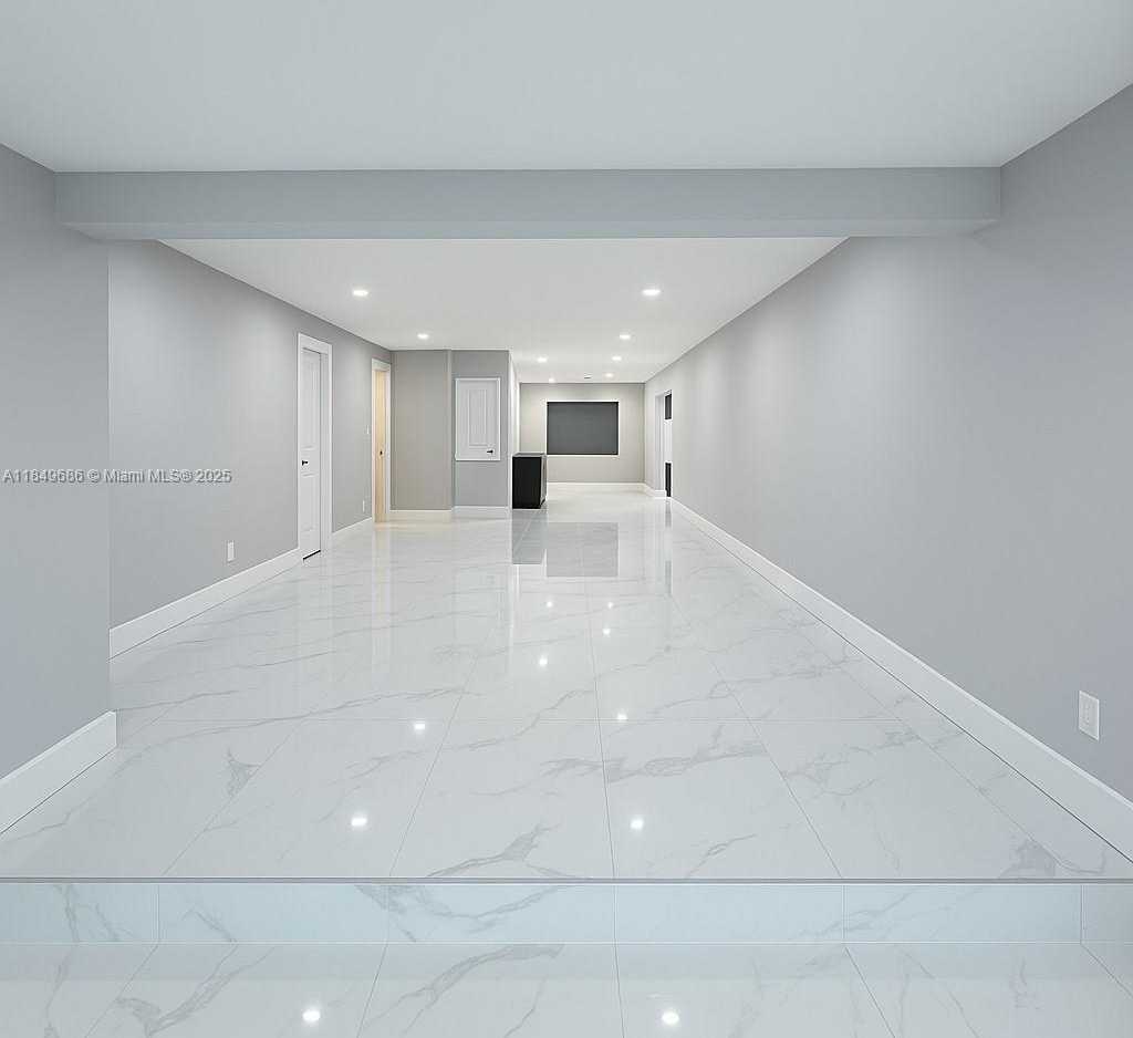 Small Image of 6828 SOUTH WEST 5TH ST, Pembroke Pines Number 4