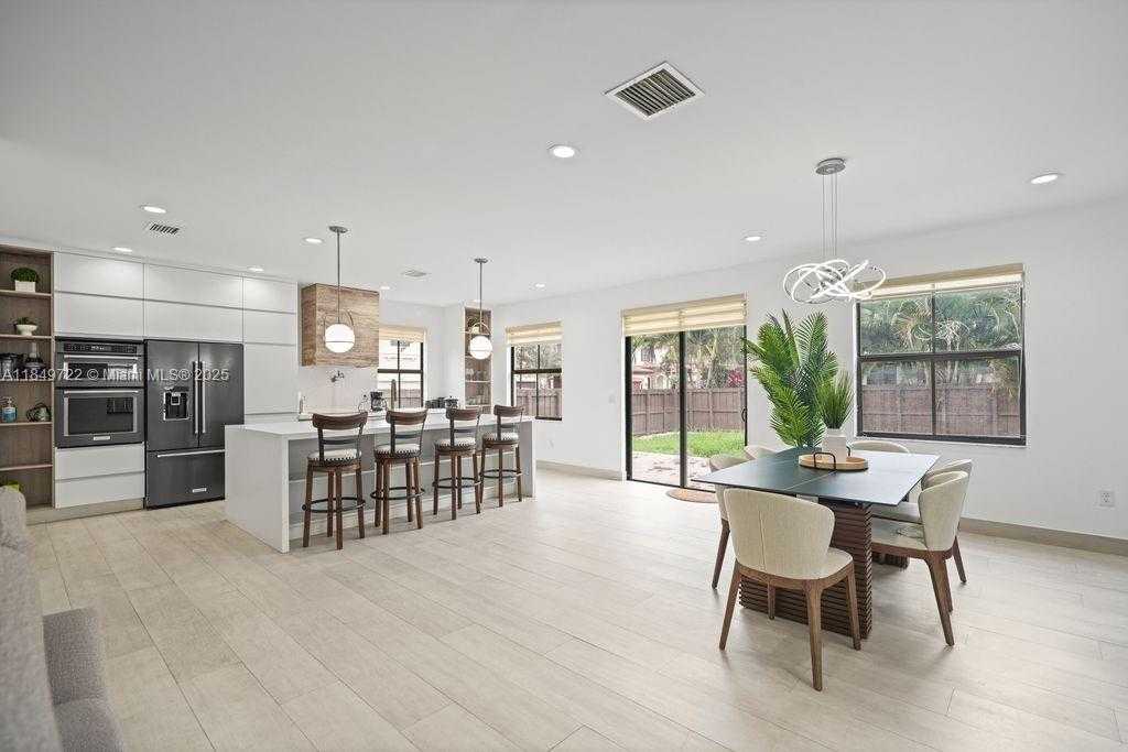 Small Image of 10016 NORTH WEST 89TH TER, Doral Number 12