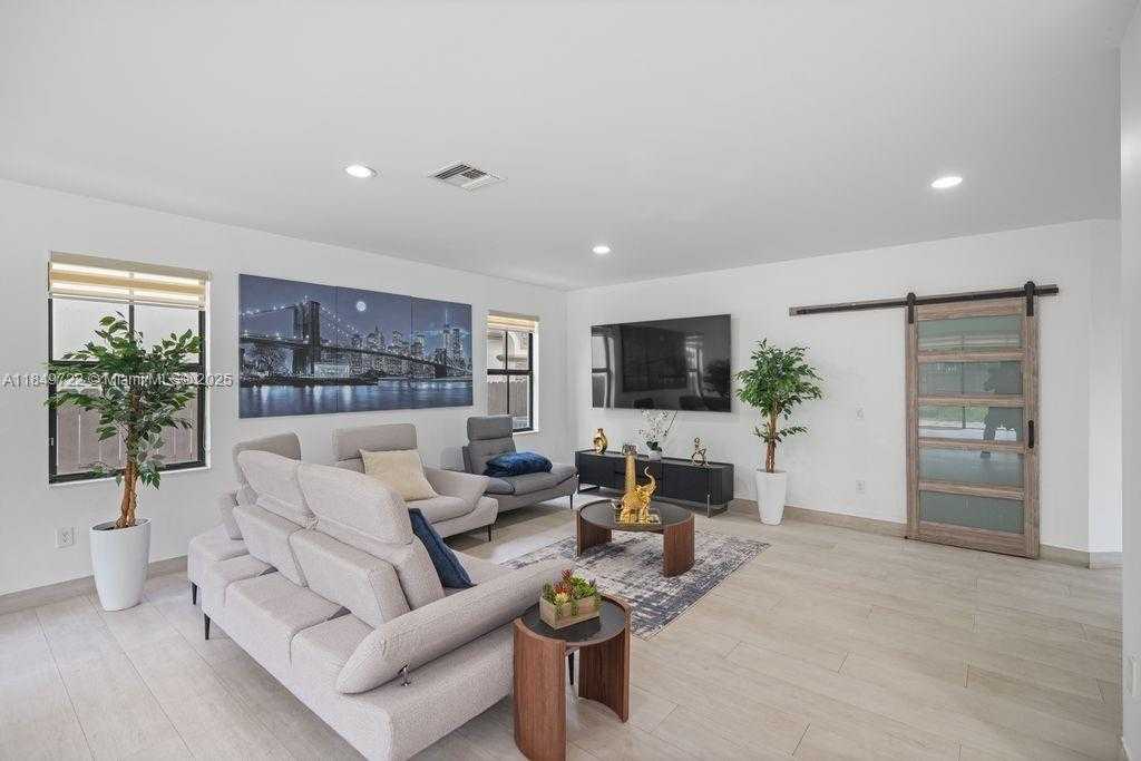 Small Image of 10016 NORTH WEST 89TH TER, Doral Number 13