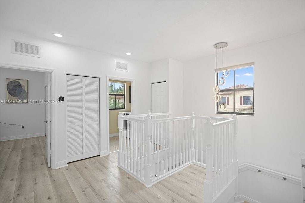 Small Image of 10016 NORTH WEST 89TH TER, Doral Number 19
