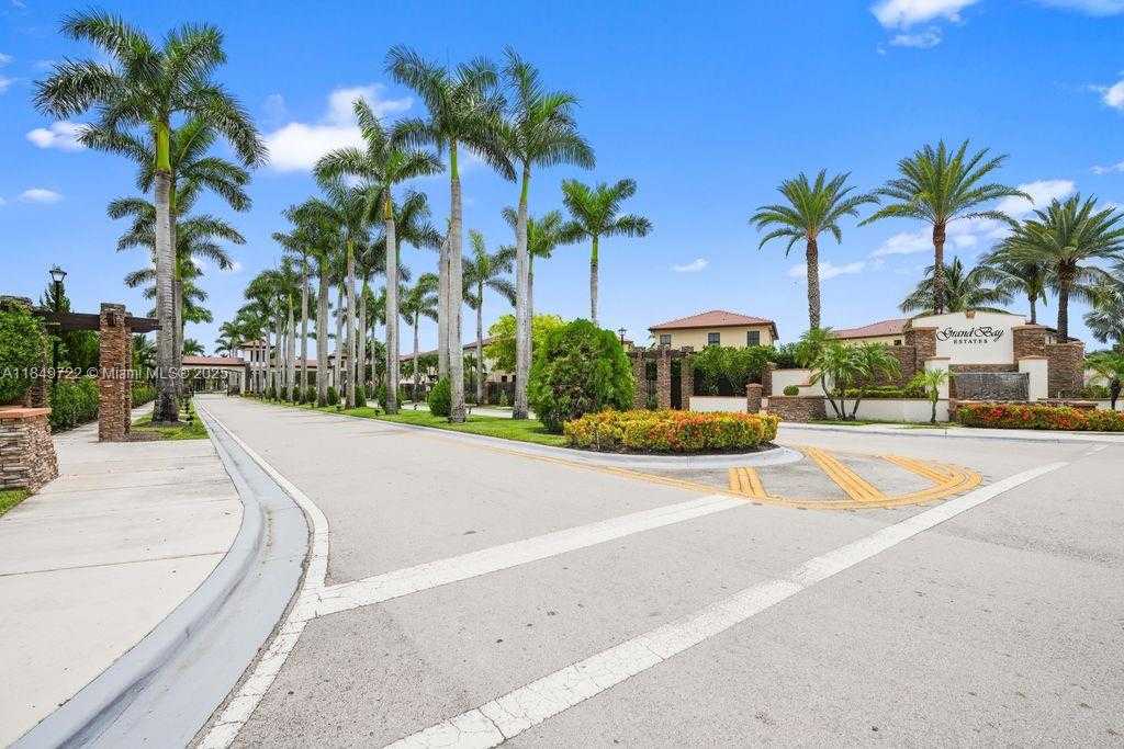 Small Image of 10016 NORTH WEST 89TH TER, Doral Number 2