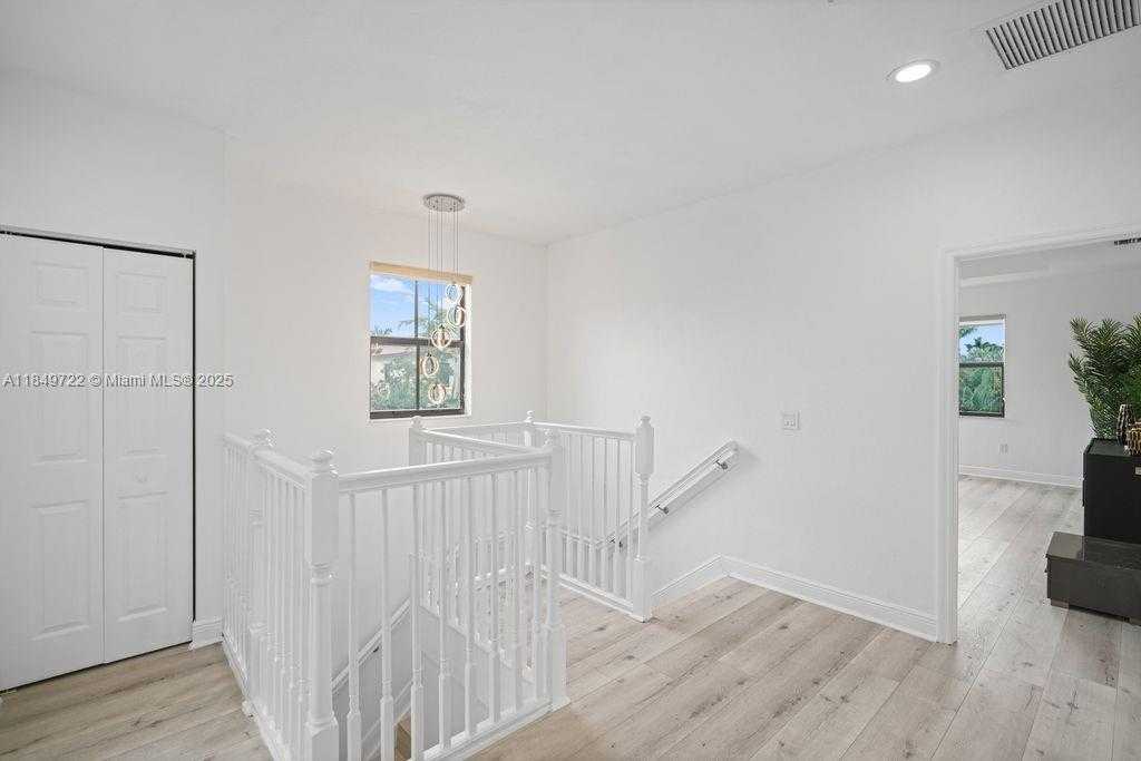 Small Image of 10016 NORTH WEST 89TH TER, Doral Number 20