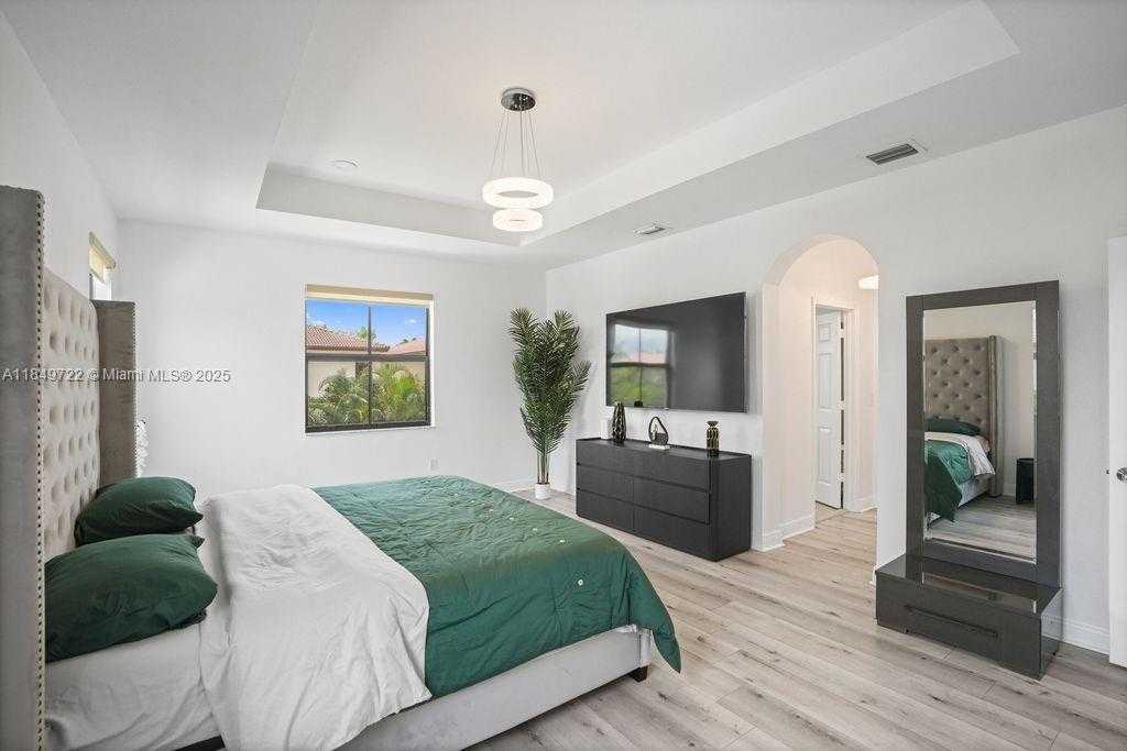 Small Image of 10016 NORTH WEST 89TH TER, Doral Number 25