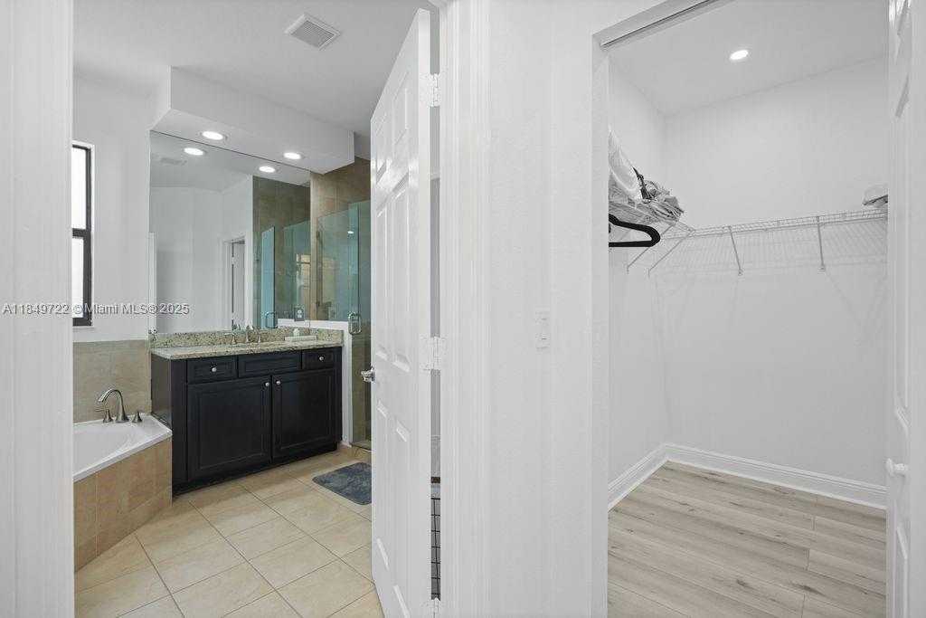 Small Image of 10016 NORTH WEST 89TH TER, Doral Number 26