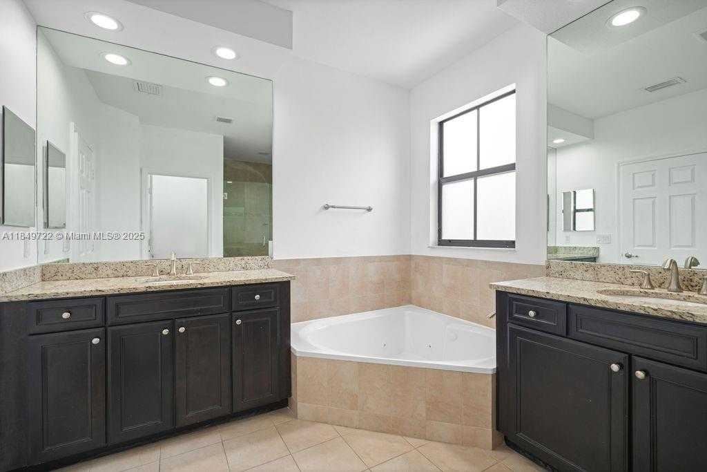 Small Image of 10016 NORTH WEST 89TH TER, Doral Number 29