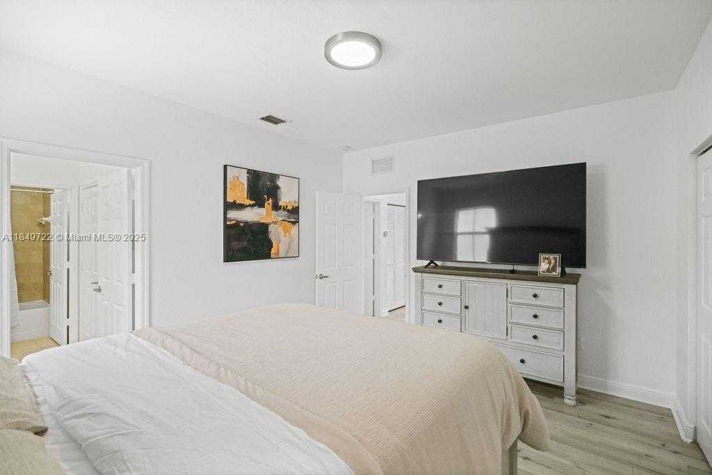 Small Image of 10016 NORTH WEST 89TH TER, Doral Number 31