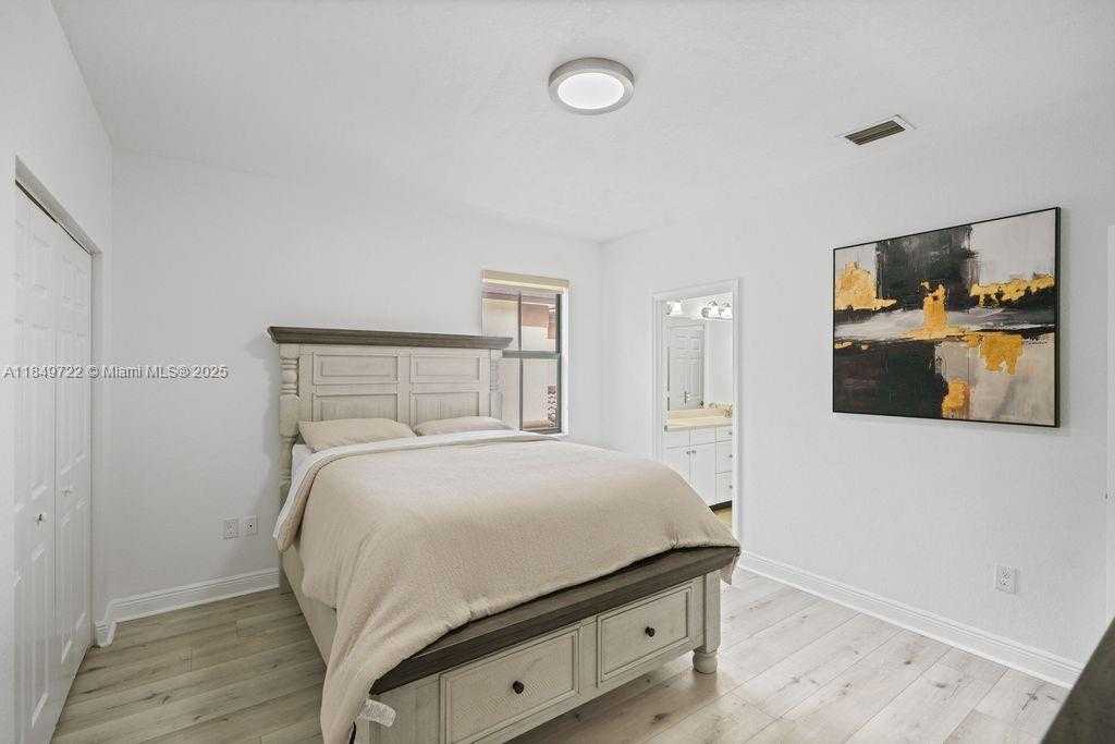 Small Image of 10016 NORTH WEST 89TH TER, Doral Number 32