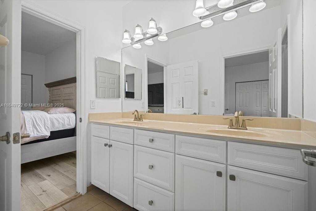 Small Image of 10016 NORTH WEST 89TH TER, Doral Number 36