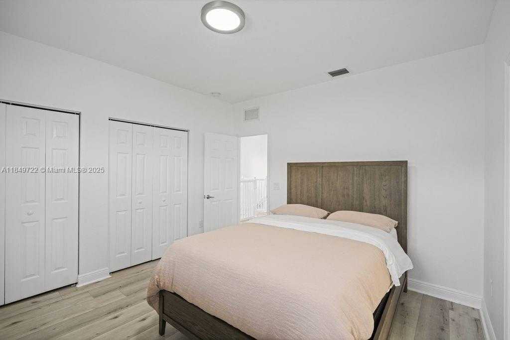 Small Image of 10016 NORTH WEST 89TH TER, Doral Number 37