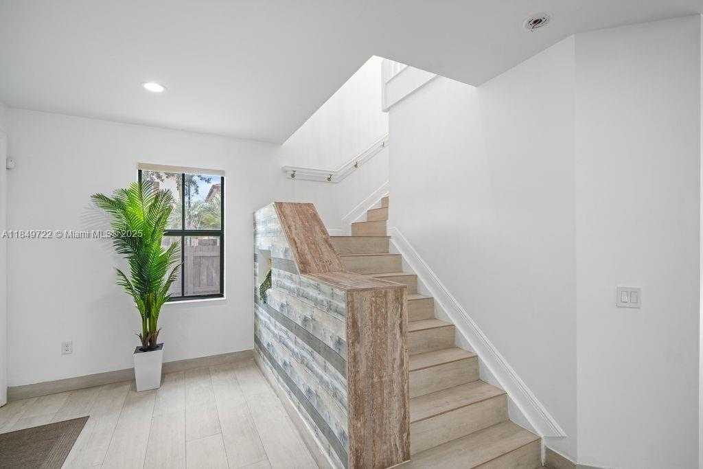 Small Image of 10016 NORTH WEST 89TH TER, Doral Number 9