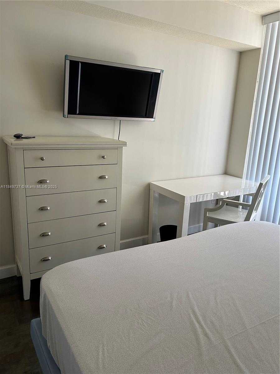 Small Image of 170 SOUTH EAST 14TH ST #2006, Miami Number 23