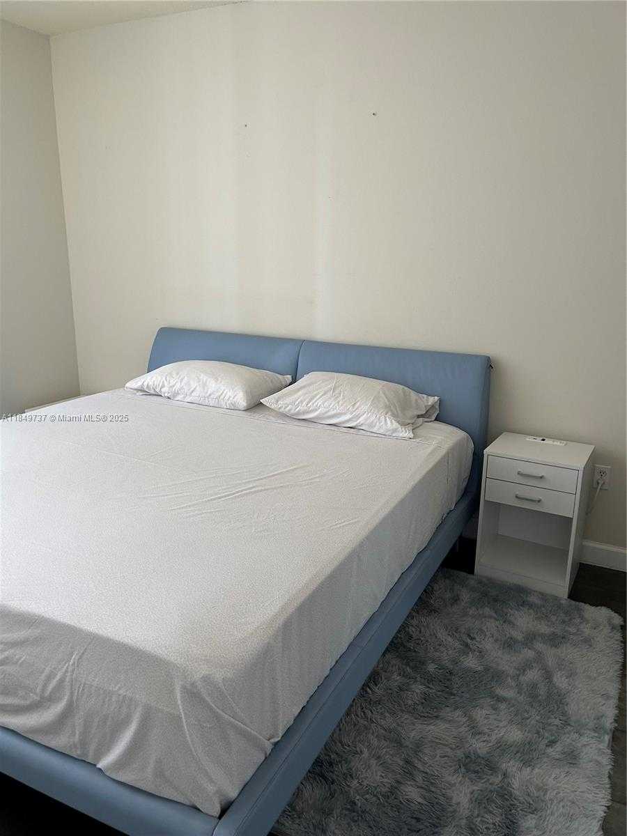 Small Image of 170 SOUTH EAST 14TH ST #2006, Miami Number 24