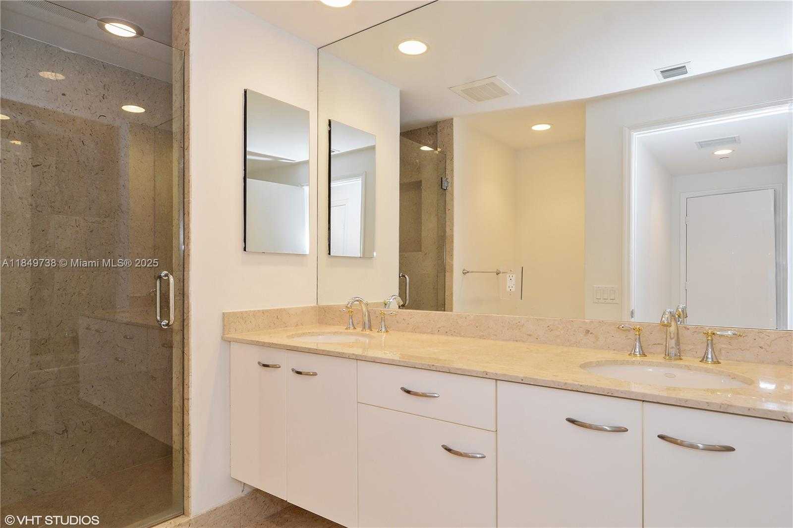 Small Image of 21200 POINT PL #404, Aventura Number 11