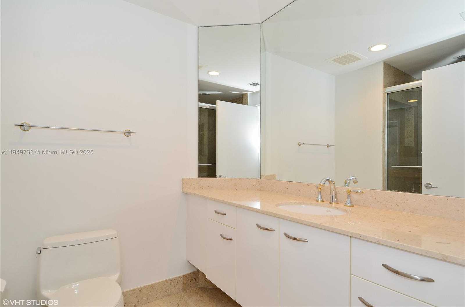 Small Image of 21200 POINT PL #404, Aventura Number 12
