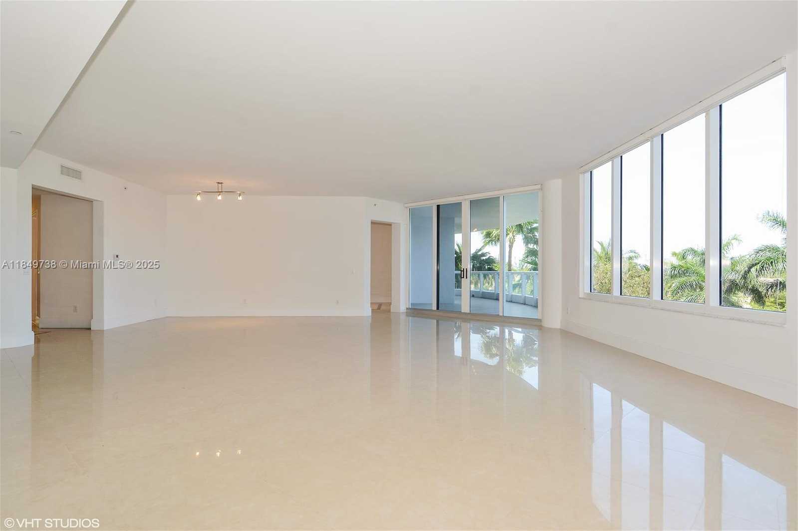 Small Image of 21200 POINT PL #404, Aventura Number 2