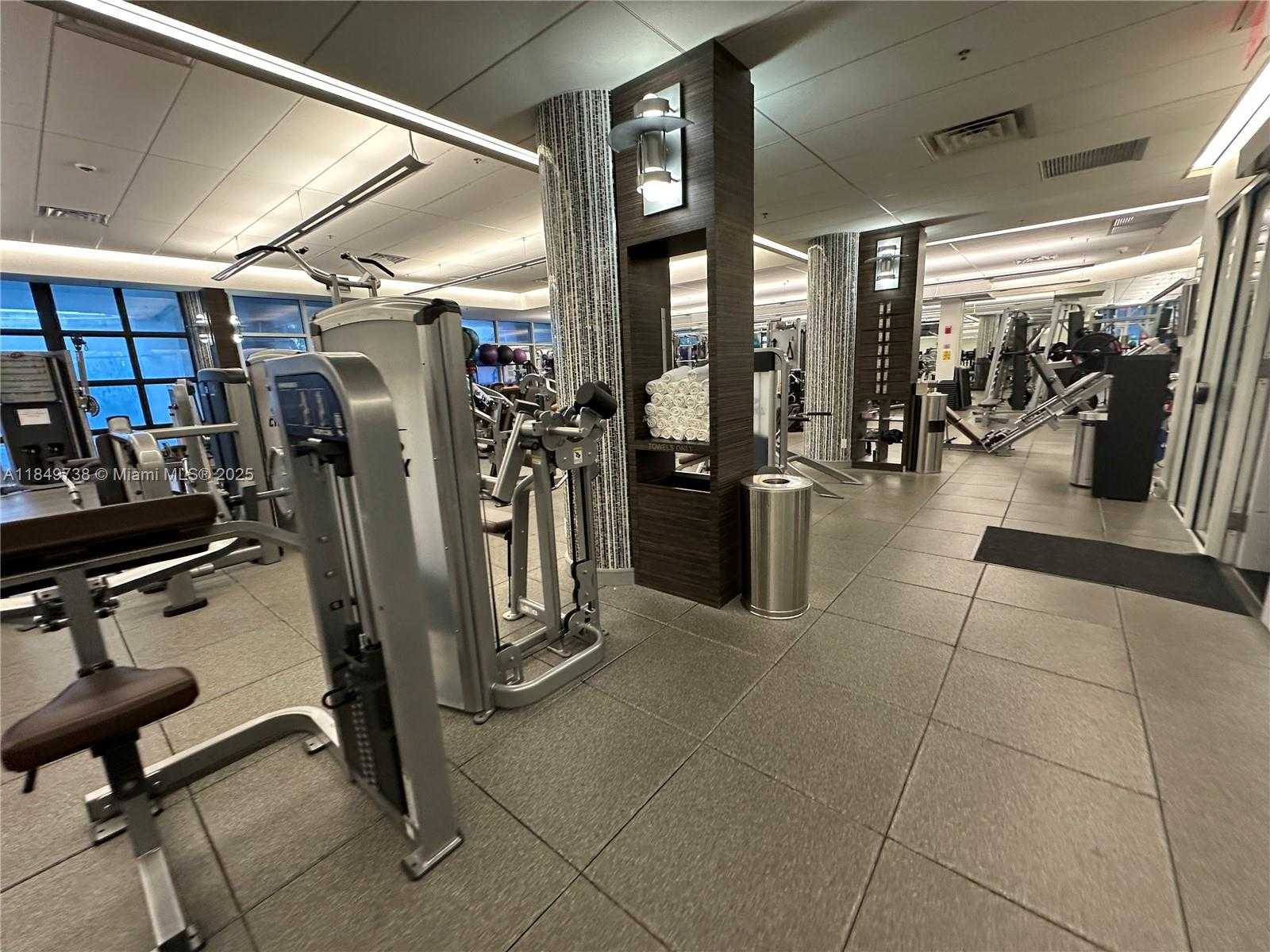 Small Image of 21200 POINT PL #404, Aventura Number 26